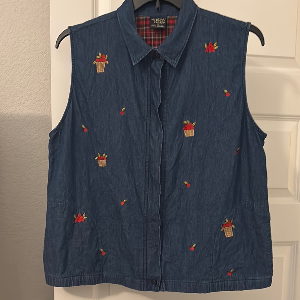 Embroidered Denim Vest w/cherry Fruit Baskets 100% cotton SZ 16 plus size casual